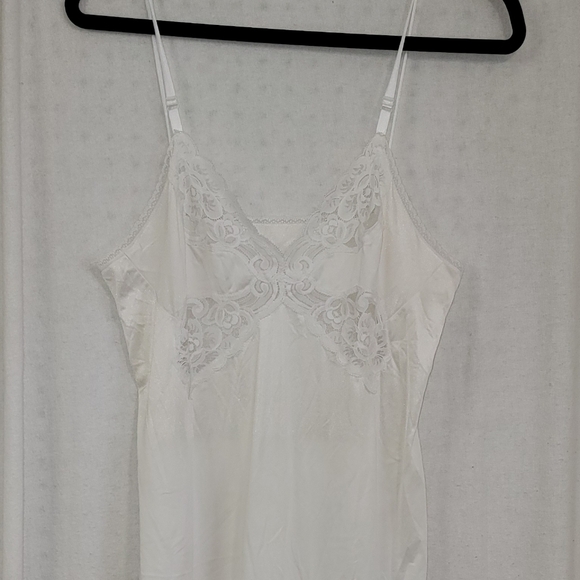 Vintage White slip with lace accents long with adjustable spaghetti straps - Picture 2 of 8